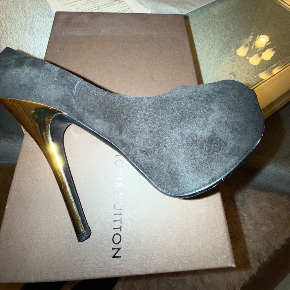 Louis Vuitton Black and Gold Women's Heels